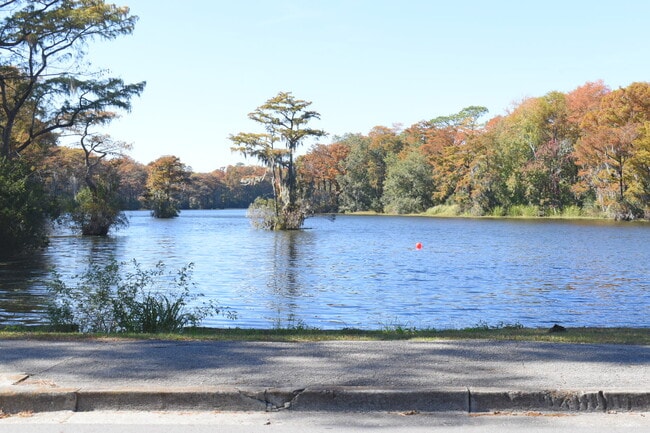 Building Photo - 2109 Wisteria Dr