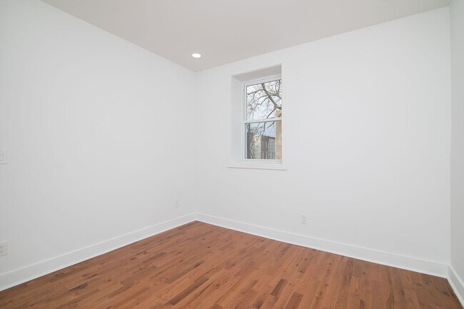 Building Photo - 3033 West Diamond LLC