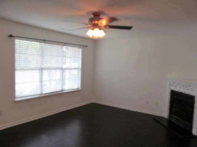 Building Photo - Greensboro Wendover area.