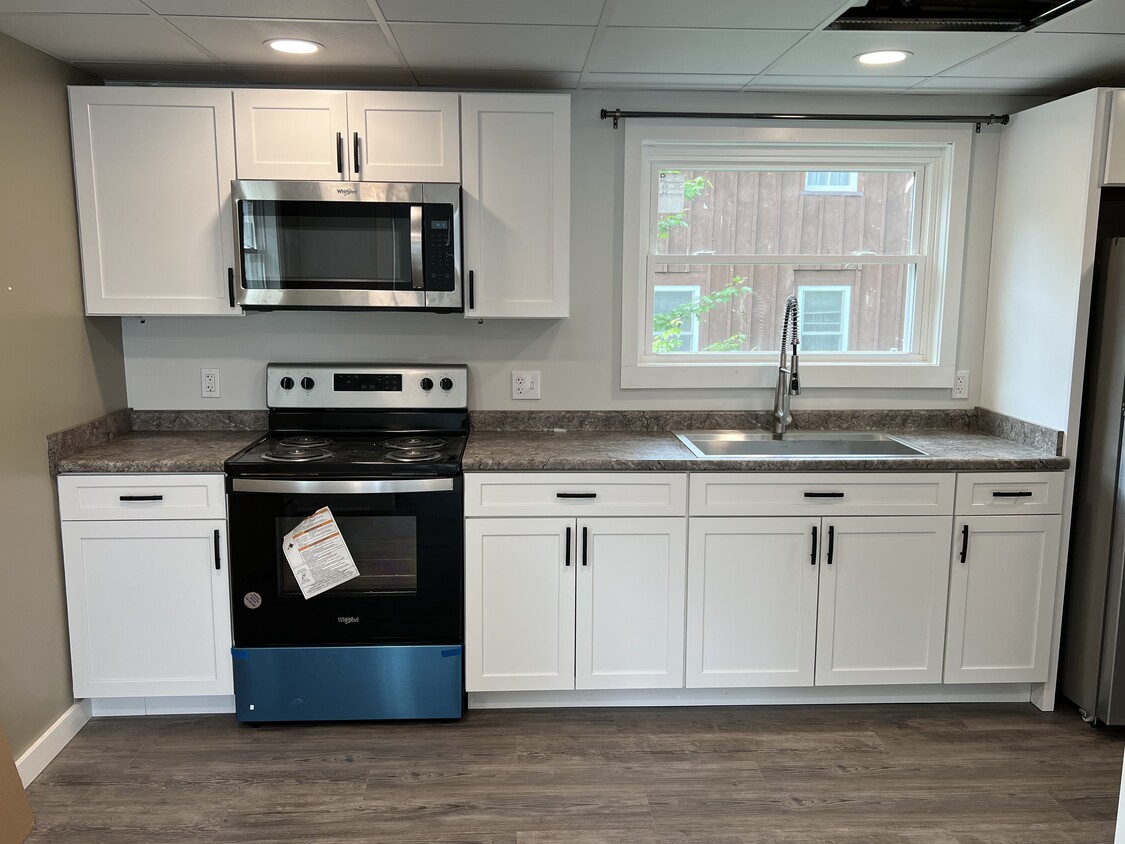 Kitchen - 124 Aubrey Ave