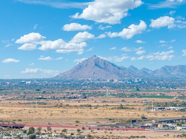 Foto del edificio - 1759 N Spring Cir