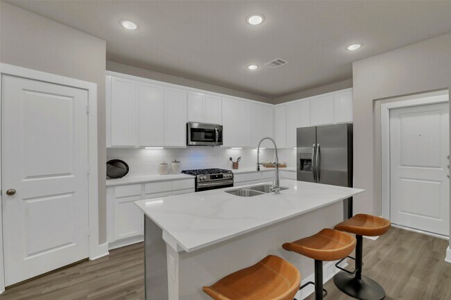 Building Photo - 21015 Bay Vlg Dr