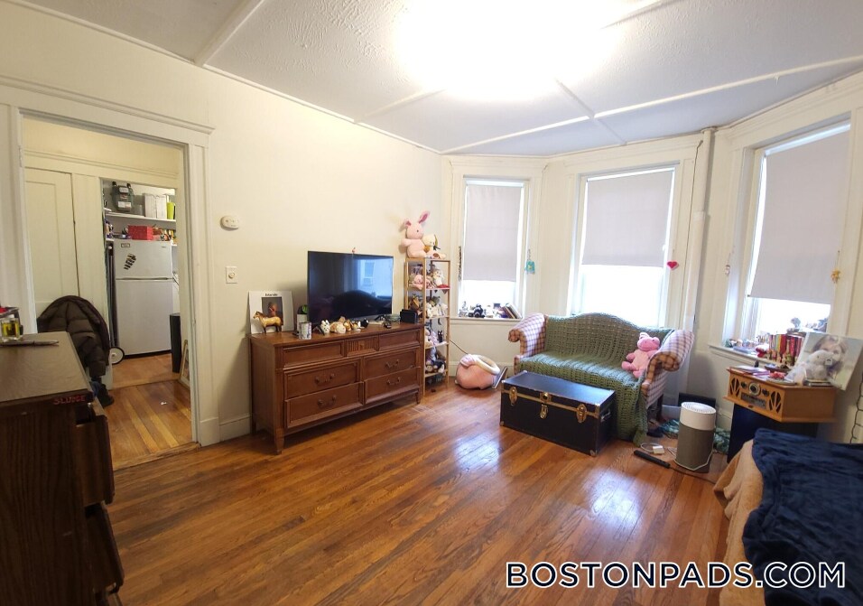 Primary Photo - 1179 Boylston St