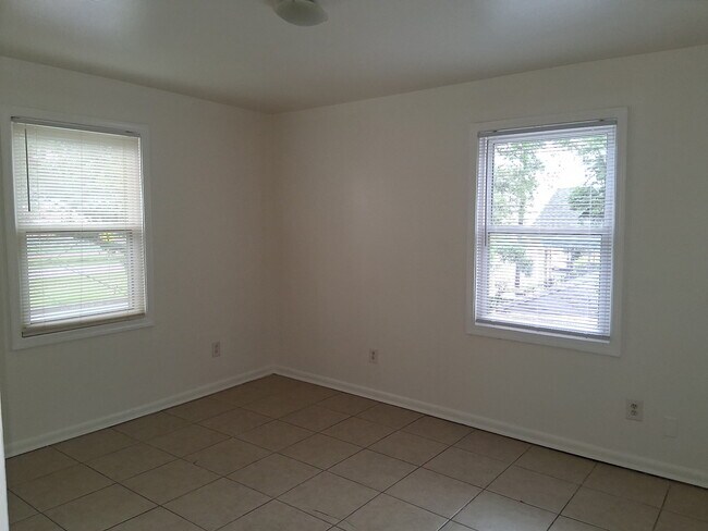Foto del edificio - 8613 S Claiborne Ave