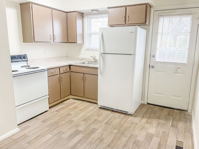 Foto del edificio - One story 2 bedroom with washer/dryer hook up