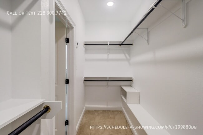 Building Photo - 856 Leeward Dr