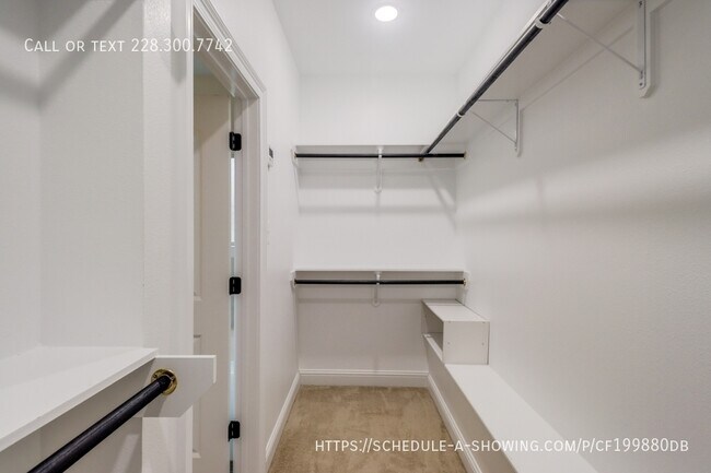 Foto del edificio - 856 Leeward Dr