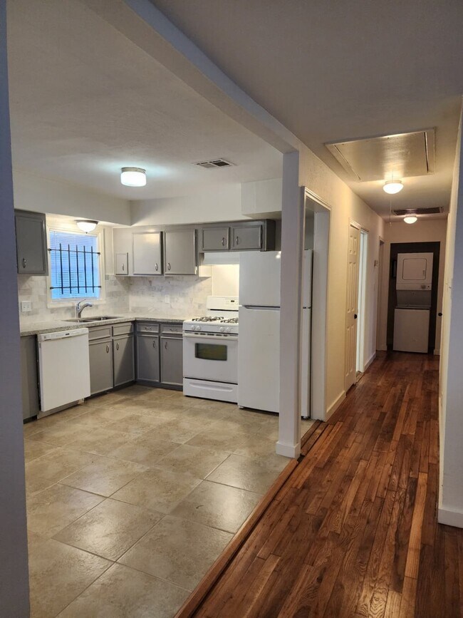 Foto del edificio - 5309 Ricky St