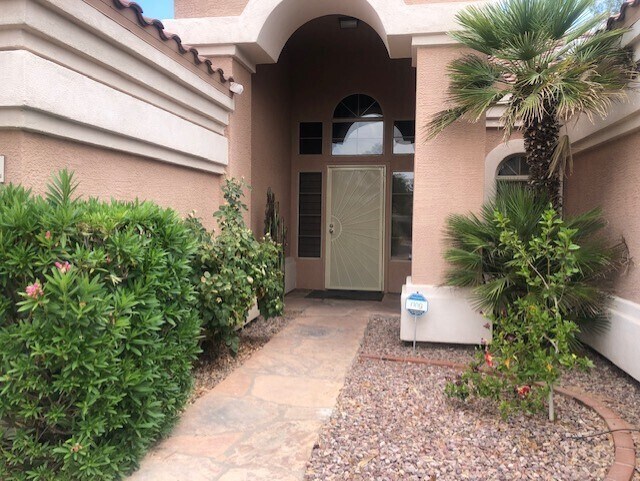 Building Photo - 4 BEDROOM-SPLIT FLOOR PLAN-sz