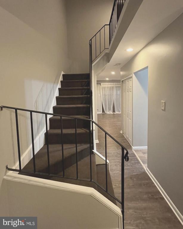 Building Photo - 986 Gates Pl