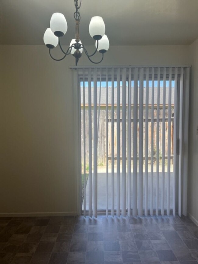 Foto del edificio - 2200 Courtleigh Dr