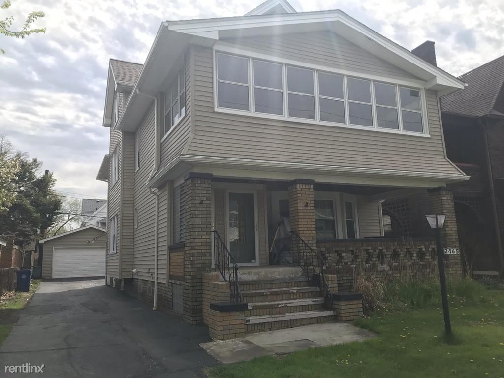 Primary Photo - 2465 E 124th St