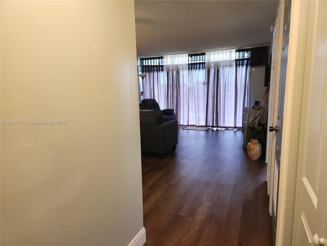 Foto del edificio - 3821 Environ Blvd