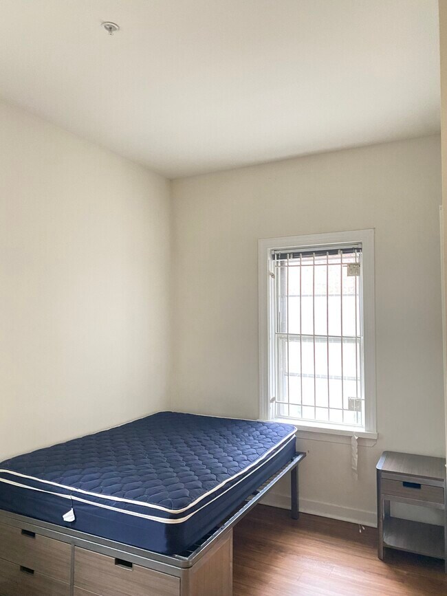 Building Photo - 4027 Baring St