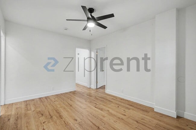 Building Photo - Unit