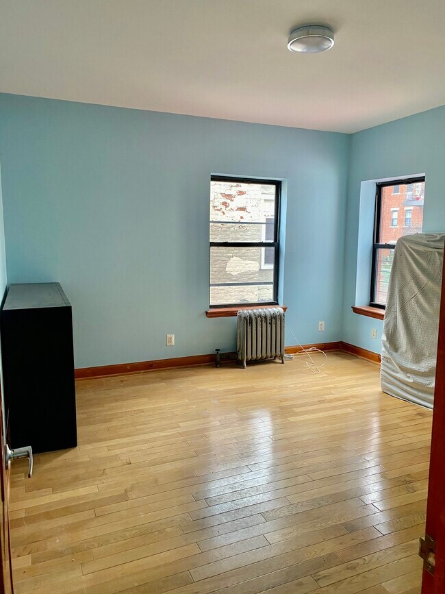 Foto del edificio - 312 E 7th St