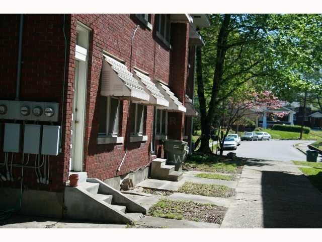Building Photo - 1760 Lawrence Ave