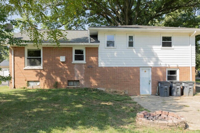 Foto del edificio - 740 Hoosier Ave