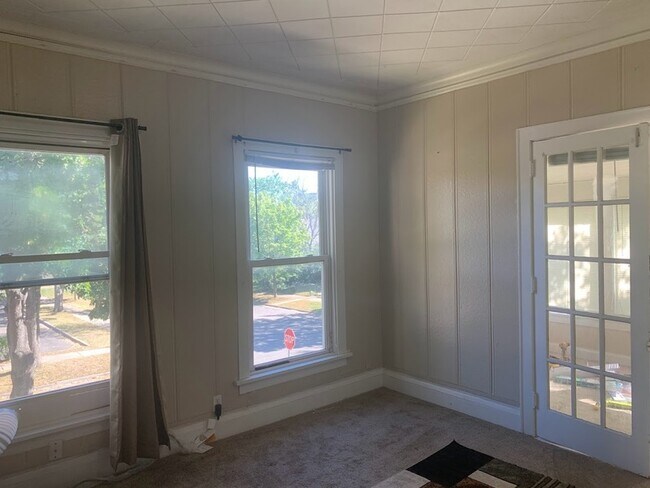 Building Photo - 289 Charles Ave