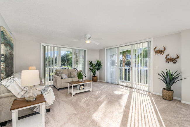 Foto del edificio - 8922 Laguna Ln