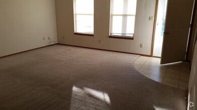 Building Photo - 705 Maquoketa Townhome