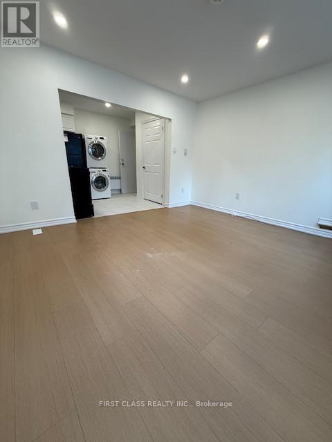 Photo du bâtiment - 404 Queen St W