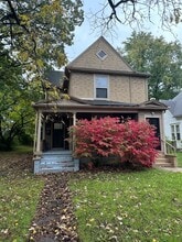 Building Photo - 623 W Creighton Ave