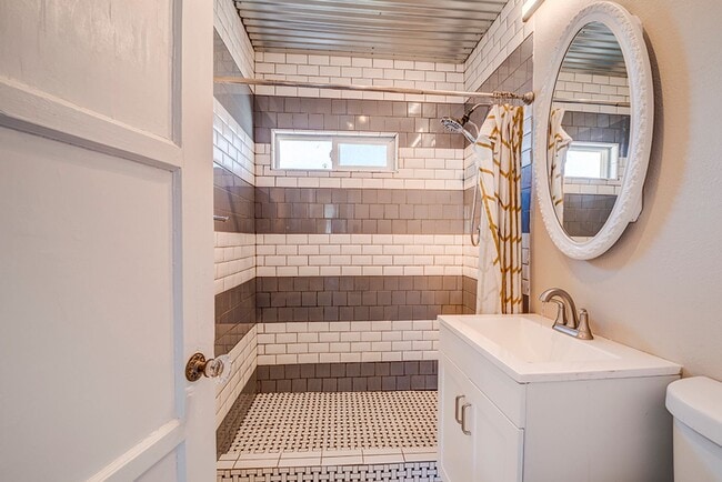 Foto del edificio - Status: Accepting Applications