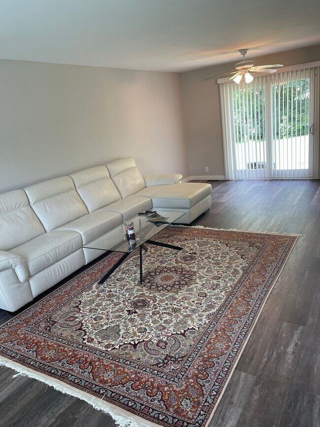 Building Photo - Newly Renovated Home in Bellevue