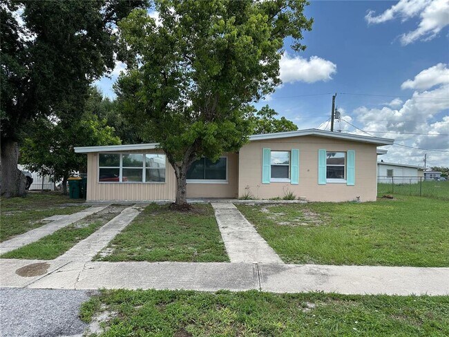 Building Photo - 3340 Normandy Dr