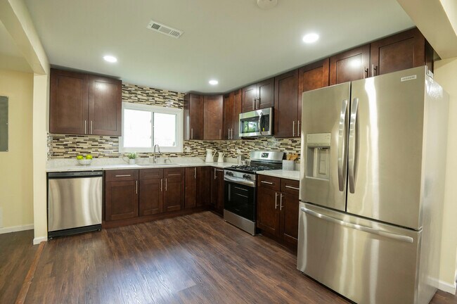 Foto del edificio - 1424 W Wise Rd