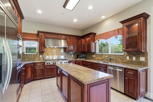Foto del edificio - Stunning 5-Bedroom Sunnyvale Home