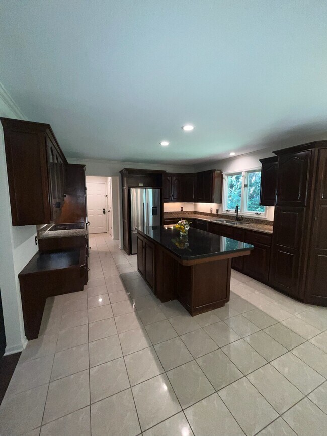 Building Photo - 1196 Silverstone Rd
