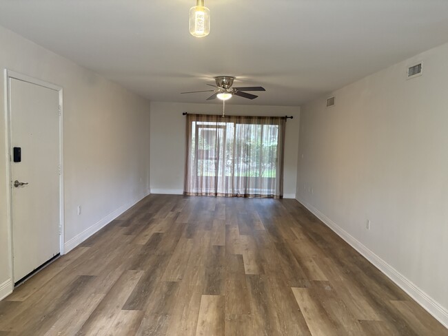 Foto del edificio - 3802 N Lake Dr