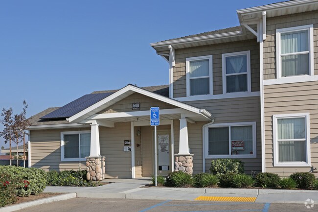 Foto del edificio - Euclid Village Apartments