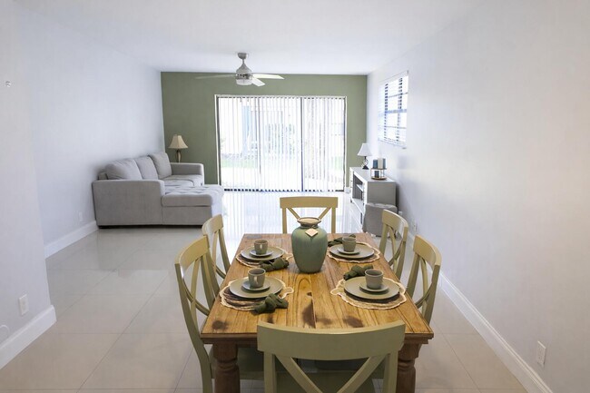 Foto del edificio - 11596 NW 45th St