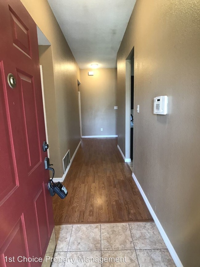 Building Photo - 3 br, 2 bath House - 1037 Ridge Top Dr
