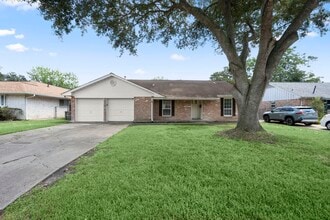 Building Photo - 2909 Livingston Dr