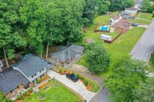 Building Photo - 327 Oak Lake Dr