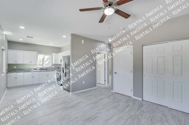 Building Photo - 1625 N Mountain View Ave