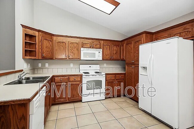 Foto del edificio - Room in House on S Ridge Ave