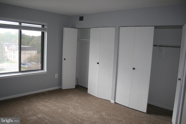 Building Photo - 9728 Kingsbridge Dr