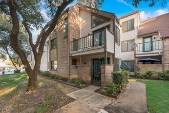Building Photo - 2307 Balsam Dr