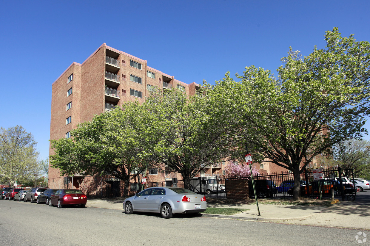 Building Photo - Golden Rule Apartments