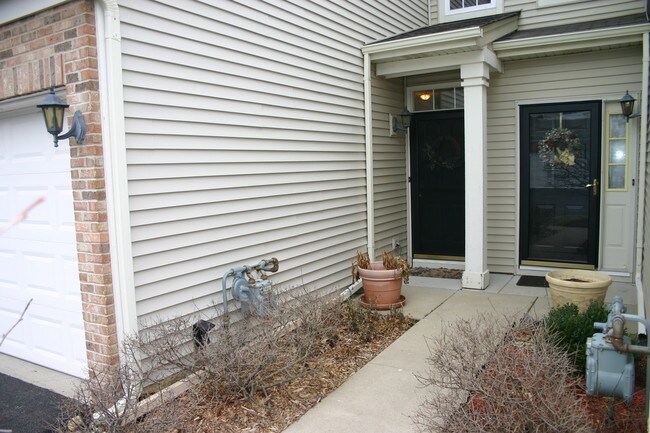 Building Photo - 87 E Haines Dr