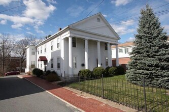 Building Photo - 122 Elm St