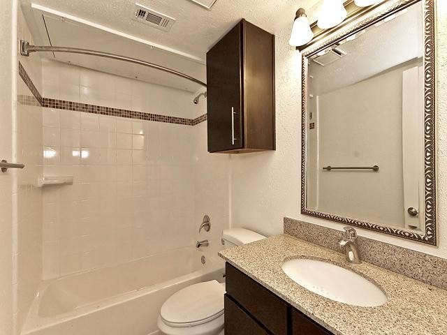 Foto del edificio - 5909 Birchbrook Dr