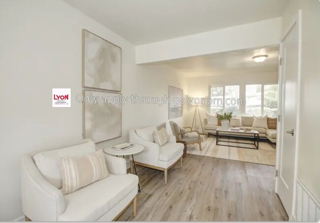 Foto del edificio - Luxury 4 bedroom Glenbrook Townhome