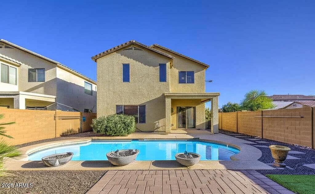 Foto principal - 26196 W Burnett Rd