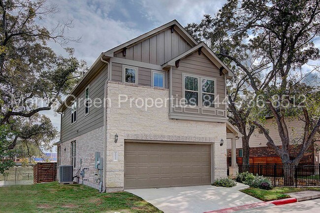 Building Photo - LOCK AND LEAVE with GREAT LOCATION!